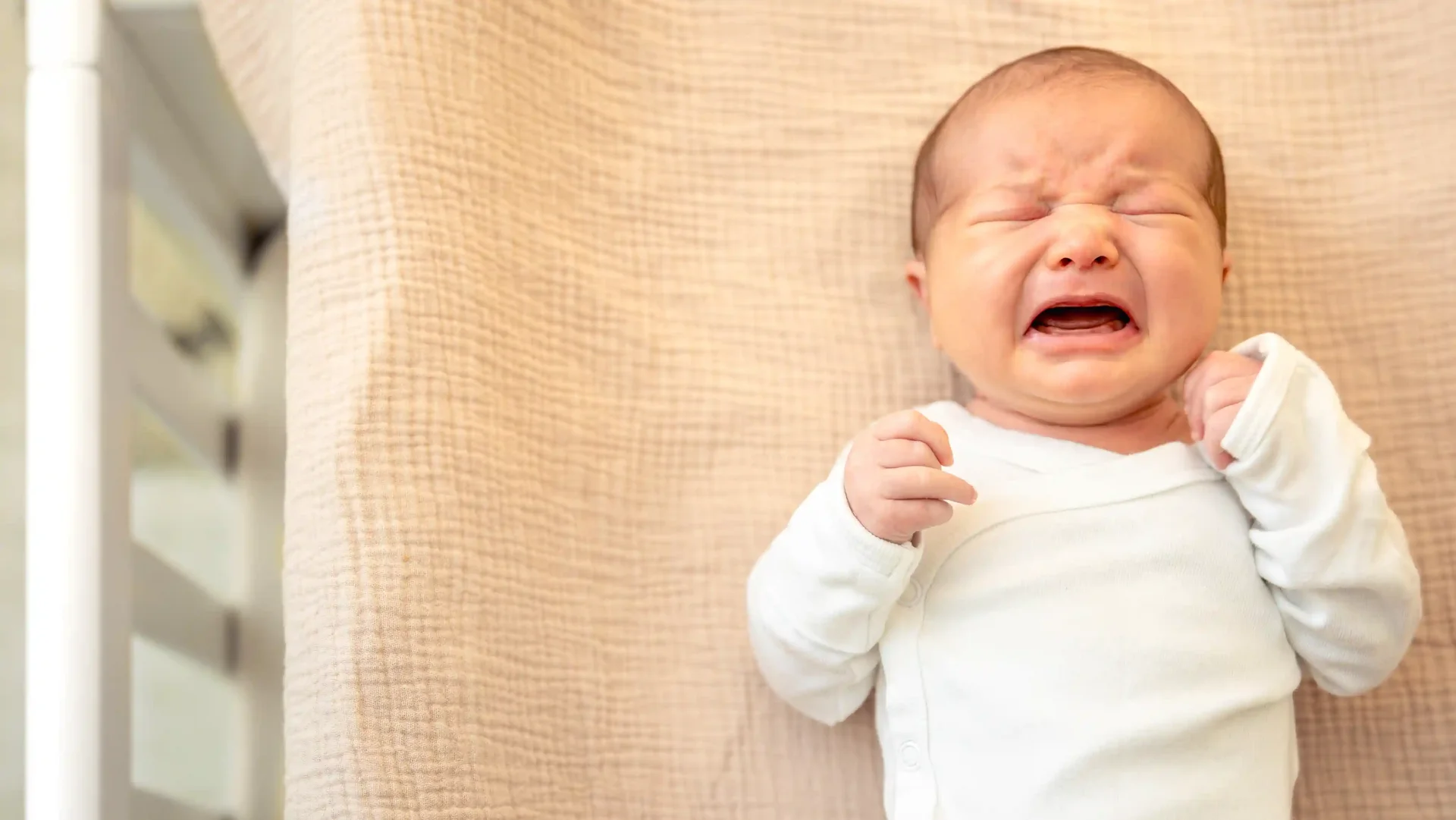 Bebeğiniz Neden Ağlayarak Uyanıyor? 7 Olası Sebep